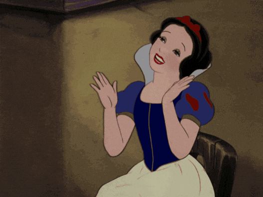Blanche-Neige applaudit à tout