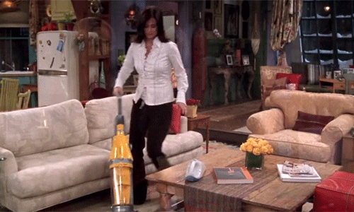 Monica à fond dans la série Friends
